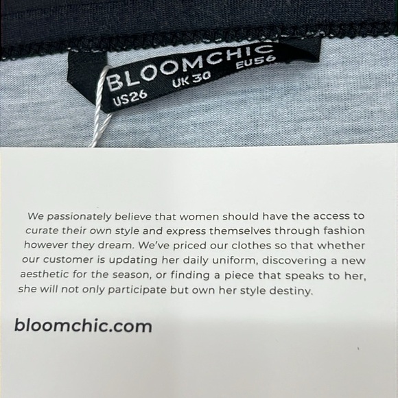 BloomChic Women’s Top Plus Sz 26 Black & White Poly Knit Striped Scoop Neck NWT - Picture 6 of 10